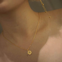 Load image into Gallery viewer, koragarro star necklace gold star pendant Arpina